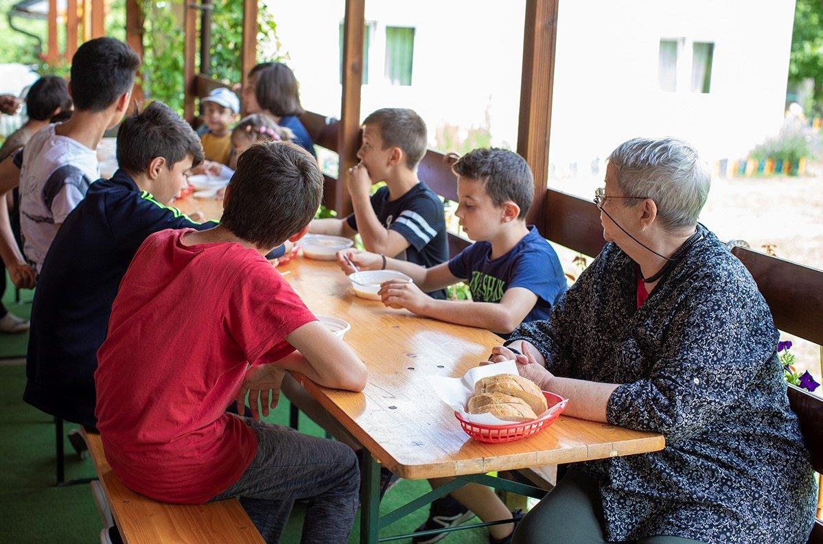 lunch Lunchtime with the children and Mariana
